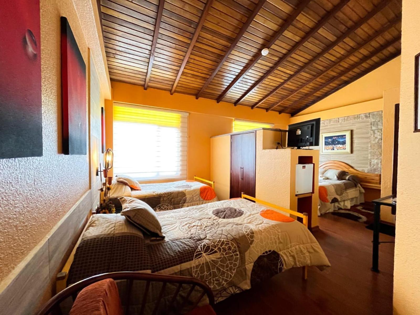 Hotel Rodelu Латакунґа Екстер'єр фото